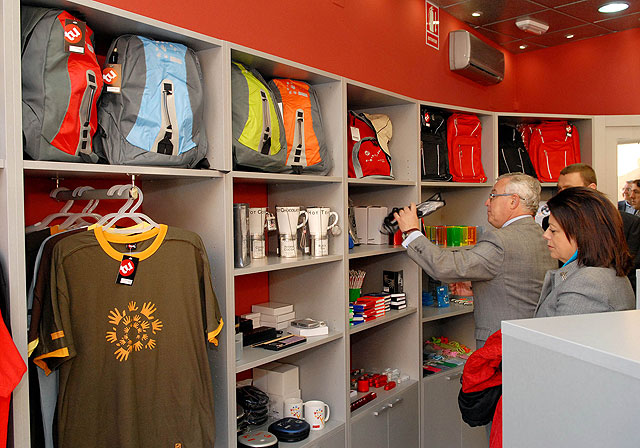 La Universidad de Murcia inaugura una tienda en el campus de la Merced - 3, Foto 3