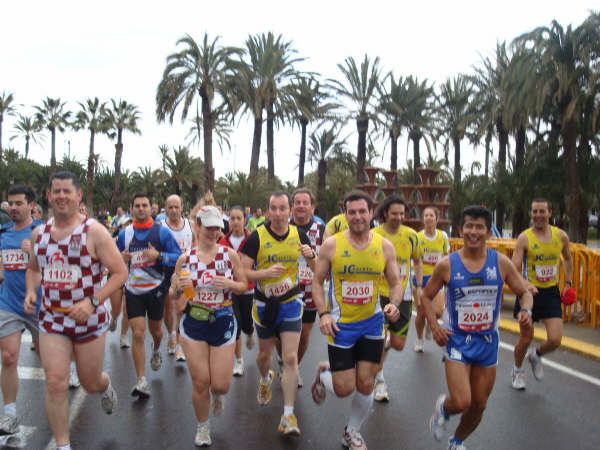 Atletas del Club Atletismo Totana participaron en la Media Maratón “Ciudad de Elche” y en la 10ª Ruta Ecológica “Vía Verde”, Foto 1