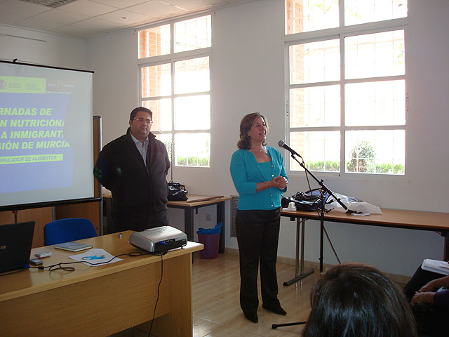 El concejal de Bienestar Social inaugura “las III Jornadas regionales de formación nutricional en el colectivo de inmigrantes”, Foto 3