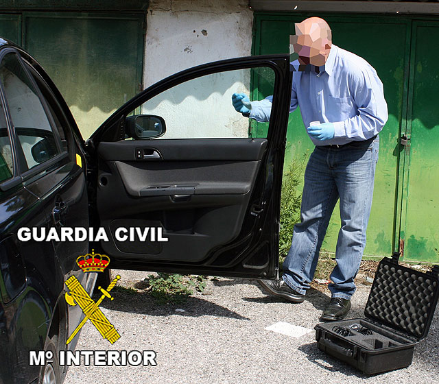 La Guardia Civil detiene a dos personas por el robo con violencia de un vehículo - 1, Foto 1