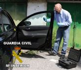 La Guardia Civil detiene a dos personas por el robo con violencia de un vehículo