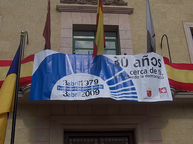 El ayuntamiento de Totana conmemora el 30 aniversario de las primeras elecciones municipales democráticas bajo el lema “30 años contigo cerca de ti, consolidando la democracia”, Foto 2