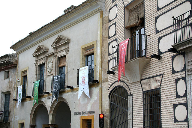 Finalizan las obras de iluminación de los edificios históricos del Casco Antiguo - 1, Foto 1