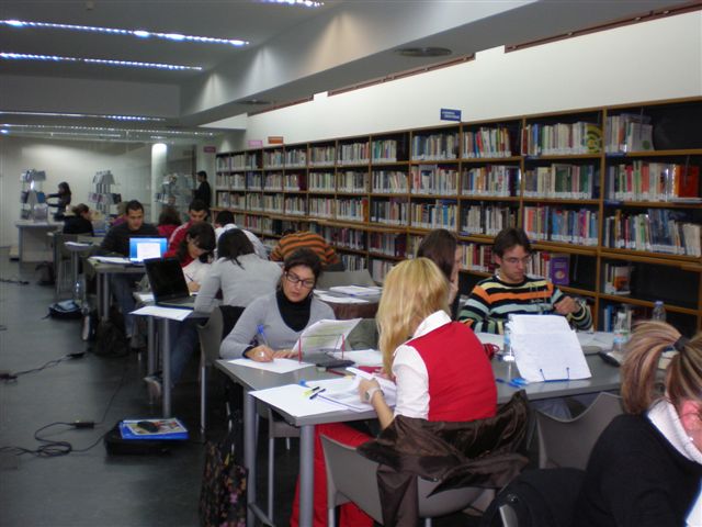 Las bibliotecas municipales de los barrios y pedanías estarán abiertas en horario matinal durante los días 6, 7 y 8 de Abril - 1, Foto 1