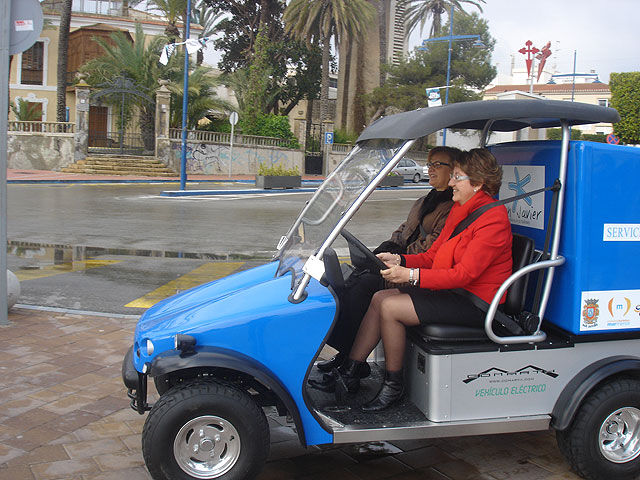 El servicio de playas incorpora un vehículo eléctrico en Santiago de la Ribera - 1, Foto 1