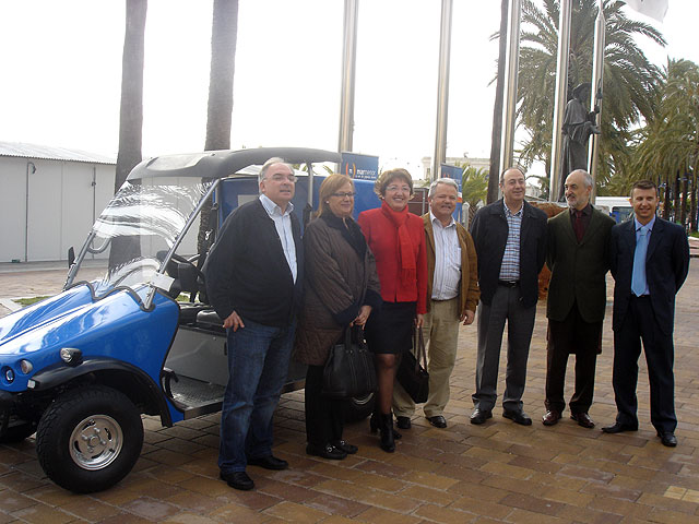 El servicio de playas incorpora un vehículo eléctrico en Santiago de la Ribera - 2, Foto 2