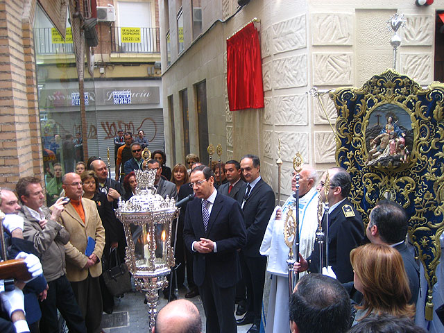 El Alcalde inaugura la nueva calle dedicada a la Virgen de las Angustias, titular de la Cofradía de los Servitas - 1, Foto 1
