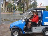 El servicio de playas incorpora un vehículo eléctrico en Santiago de la Ribera