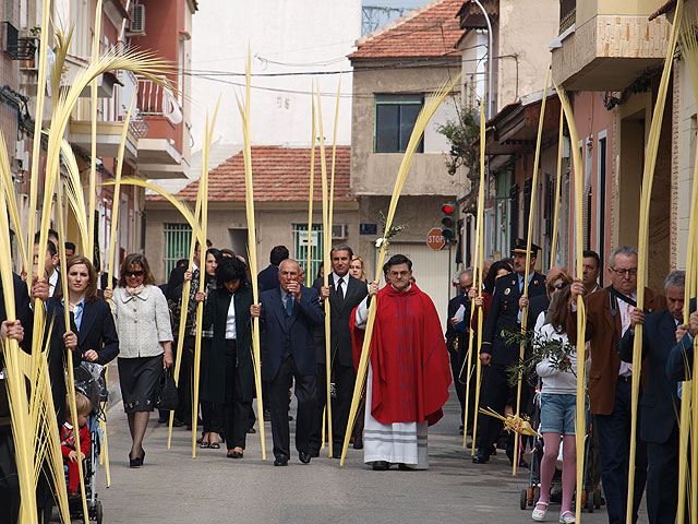 Las palmas de Domingo de Ramos visten las calles de Beniel - 1, Foto 1