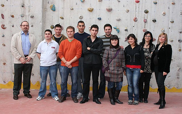 El Ayuntamiento entrega subvenciones a siete asociaciones juveniles del municipio - 1, Foto 1