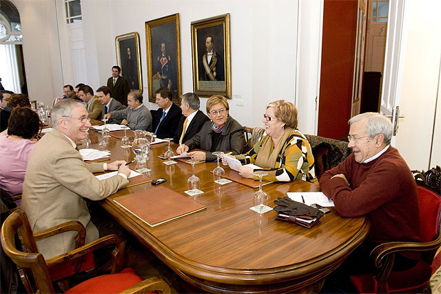 La Junta de Gobierno, informada de la remodelación de las áreas municipales - 1, Foto 1