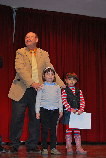 Durante la entrega de premios del IV Certamen de Pintura al aire libre para escolares se realiz un espectculo de magia, Foto 4