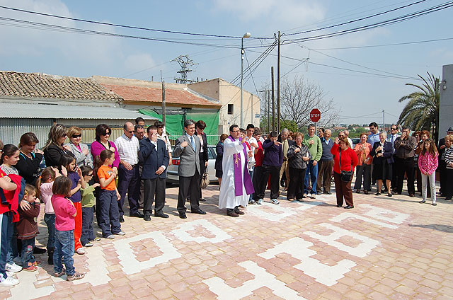 El alcalde de Alguazas, José Antonio Fernández Lladó, inauguró la plaza Santo Domingo tras su renovación - 1, Foto 1