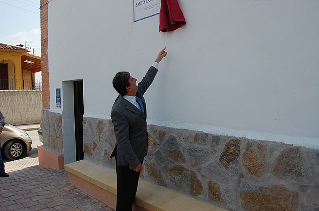 El alcalde de Alguazas, José Antonio Fernández Lladó, inauguró la plaza Santo Domingo tras su renovación - 2, Foto 2