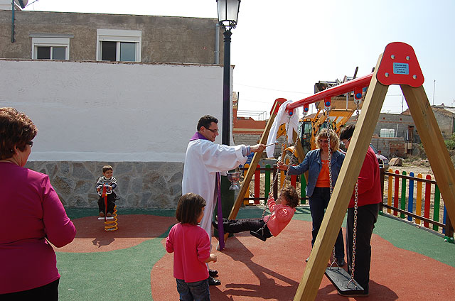 El alcalde de Alguazas, José Antonio Fernández Lladó, inauguró la plaza Santo Domingo tras su renovación - 4, Foto 4