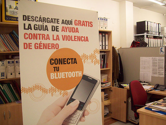 En marcha un servicio de Bluetooh para poder descargarse, de forma gratuita, la guía de ayuda contra la violencia de género - 1, Foto 1