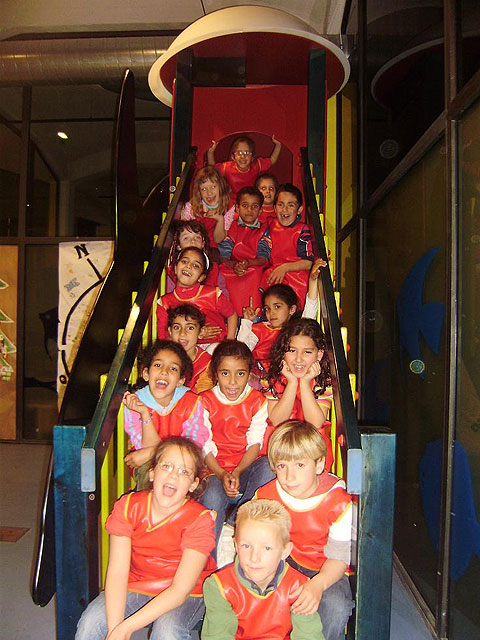 50 niños y niñas de los Espacios Tallín visitan el Museo de la Ciencia y el Agua en Murcia, Foto 1