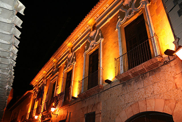 Se inaugura el alumbrado ornamental de varios edificios históricos del Casco Antiguo - 1, Foto 1