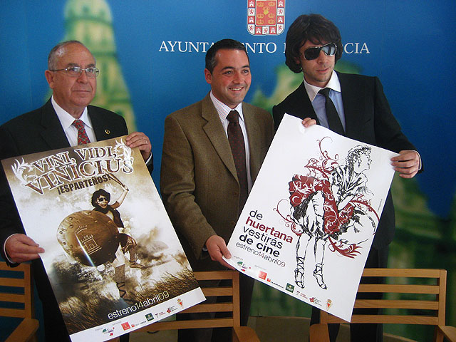 Vinicius de Sorrimon protagoniza un videoclip para animar a los murcianos a que vistan correctamente el traje huertano - 1, Foto 1