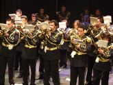 Tambores y cornetas resuenan en el Victoria en un concierto a beneficio de Cáritas