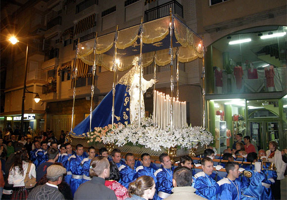 La procesión de Nuestro Padre Jesús Nazareno atrae a los turistas, Foto 2