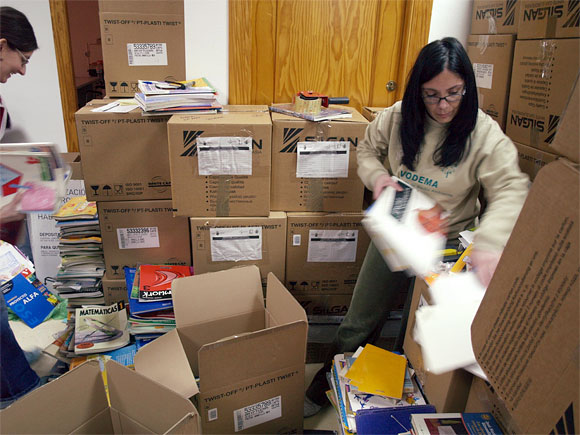 Lorca aporta dos toneladas más de material para su envío a Sudamérica que en la anterior campaña de Proyecto Libro” - 1, Foto 1