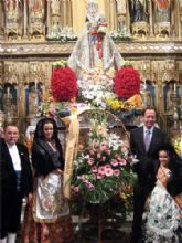 Miles de flores para la Patrona