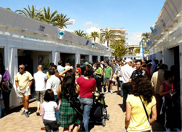 Más de 20.000 personas pasaron por la Feria Outlet de Santiago de la Ribera durante los 4 días del puente de Semana Santa - 1, Foto 1