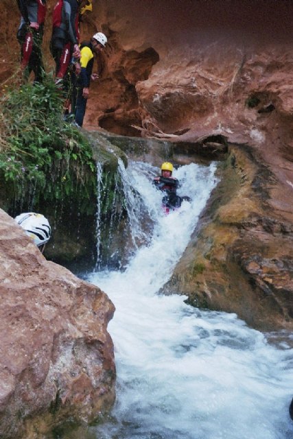 La Concejalia de Deportes organiza una jornada de barranquismo, Foto 2