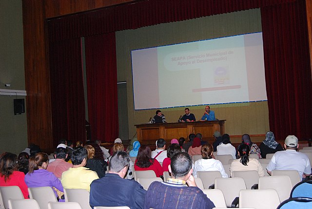 Informan sobre los requisitos necesarios para poder solicitar las ayudas del Servicio Municipal de Apoyo al Parado (SEAPA), Foto 1