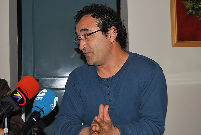 Fernando Torres, ganador del Concurso del Cartel de los Mayos 2009, Foto 2