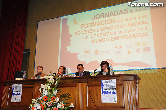 El alcalde anuncia la ampliación de las líneas de ayuda del SEAPA a los autónomos, Foto 1