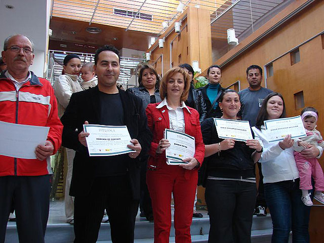 40 personas en riesgo de exclusión social reciben formación municipal becada sobre interculturalidad y recursos socioculturales en barrios pedanías - 1, Foto 1