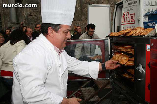 El Primer Día del Pastel de Carne se convierte en el acto más multitudinario después del Bando de la Huerta, Foto 2