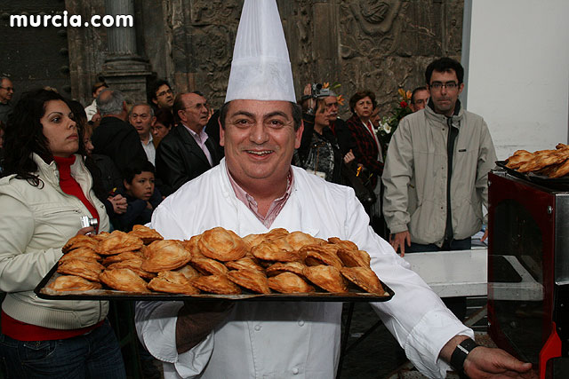 El Primer Día del Pastel de Carne se convierte en el acto más multitudinario después del Bando de la Huerta, Foto 3