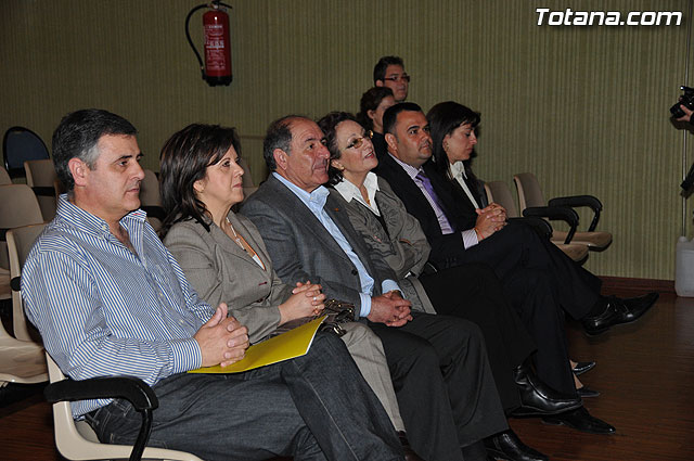 El alcalde anuncia la ampliacin de las lneas de ayuda del SEAPA a los autnomos - 23