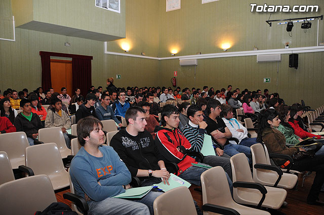 El alcalde anuncia la ampliacin de las lneas de ayuda del SEAPA a los autnomos - 25
