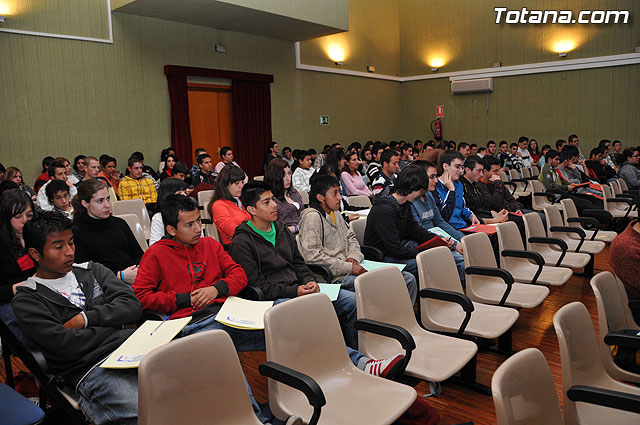 El alcalde anuncia la ampliacin de las lneas de ayuda del SEAPA a los autnomos - 26