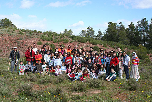 Montes continúa con su campaña de reforestación - 1, Foto 1