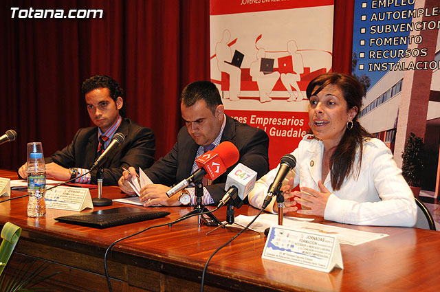 El Ayuntamiento y la Asociación de Jóvenes Empresarios suscriben el tercer convenio para fomentar la creación de empresas a nivel local, Foto 1