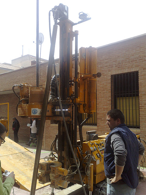 La Comunidad Autónoma ha realizado un estudio geológico del suelo del Centro de Salud que será incluido dentro de su proyecto de ampliación - 2, Foto 2