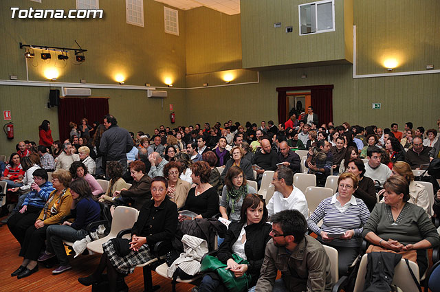 Calurosa acogida del pblico en la puesta en escena de la obra de teatro “Hablemos a calzn quitado” - 6