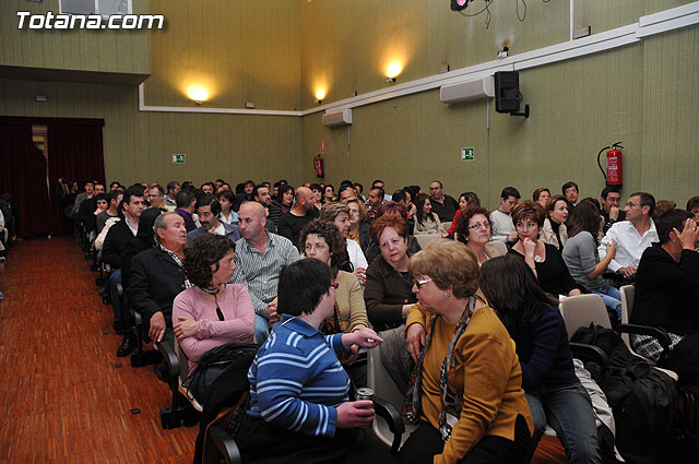 Calurosa acogida del pblico en la puesta en escena de la obra de teatro “Hablemos a calzn quitado” - 10