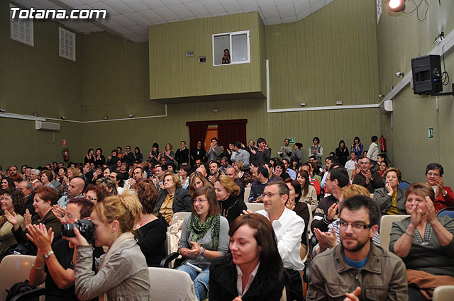 Calurosa acogida del pblico en la puesta en escena de la obra de teatro “Hablemos a calzn quitado” - 43