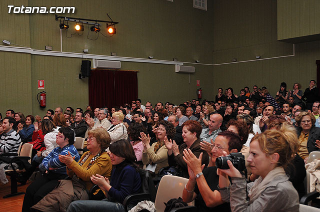 Calurosa acogida del pblico en la puesta en escena de la obra de teatro “Hablemos a calzn quitado” - 44