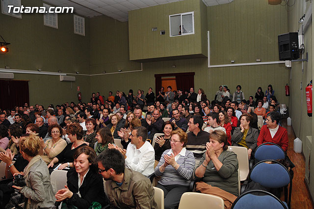 Calurosa acogida del pblico en la puesta en escena de la obra de teatro “Hablemos a calzn quitado” - 45