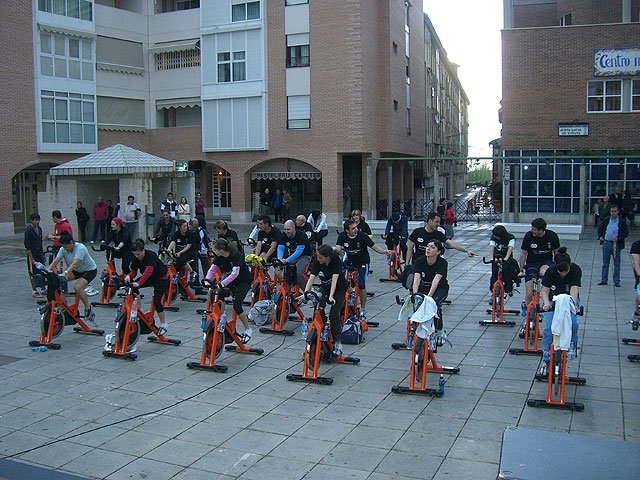About 40 people participate in the "Master Class Indoor Cycle", Foto 2