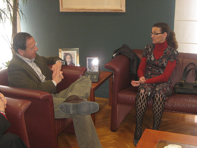 La presidenta de Murciaescena expone al Alcalde nuevas vías de colaboración - 1, Foto 1