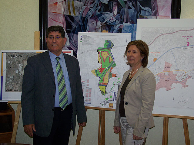 El Alcalde de Águilas y la Consejera de Sanidad y Consumo han visitado hoy los terrenos donde podría ubicarse el futuro Hospital de Águilas - 2, Foto 2