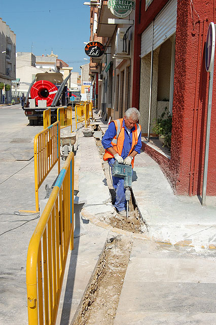 Arrancan las obras de reforma del alumbrado de la calle Huertos de Lorquí - 3, Foto 3
